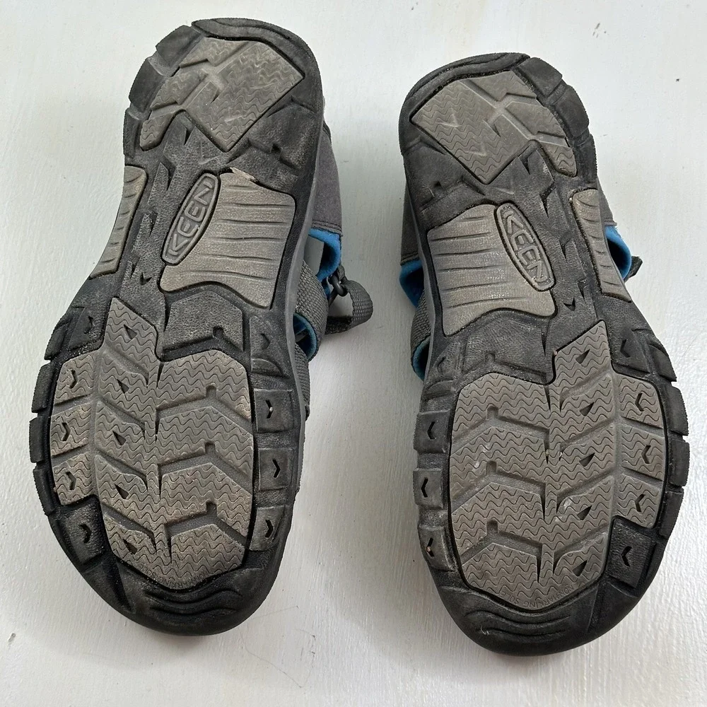 Keen Newport H2 Men's‎ 6 Grey Blue Hiking Closed Toe Water Sandals Shoes